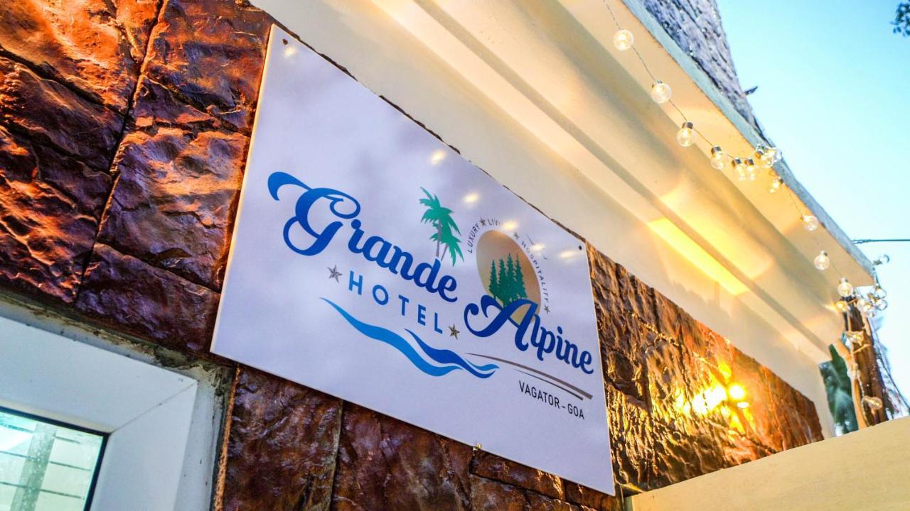 Grande Alpine Hotel Vagator Exterior foto
